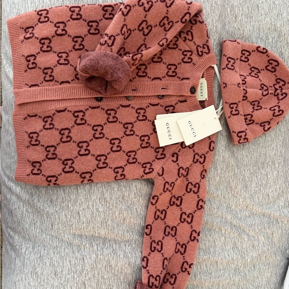 Gucci Kids Pink and Black Knit Hat Set - Picture 1 of 2